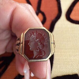 *SOLD* 9k Yellow Gold & Intaglio Carved Carnelian Ring Vintage Sz 8.5-8.75